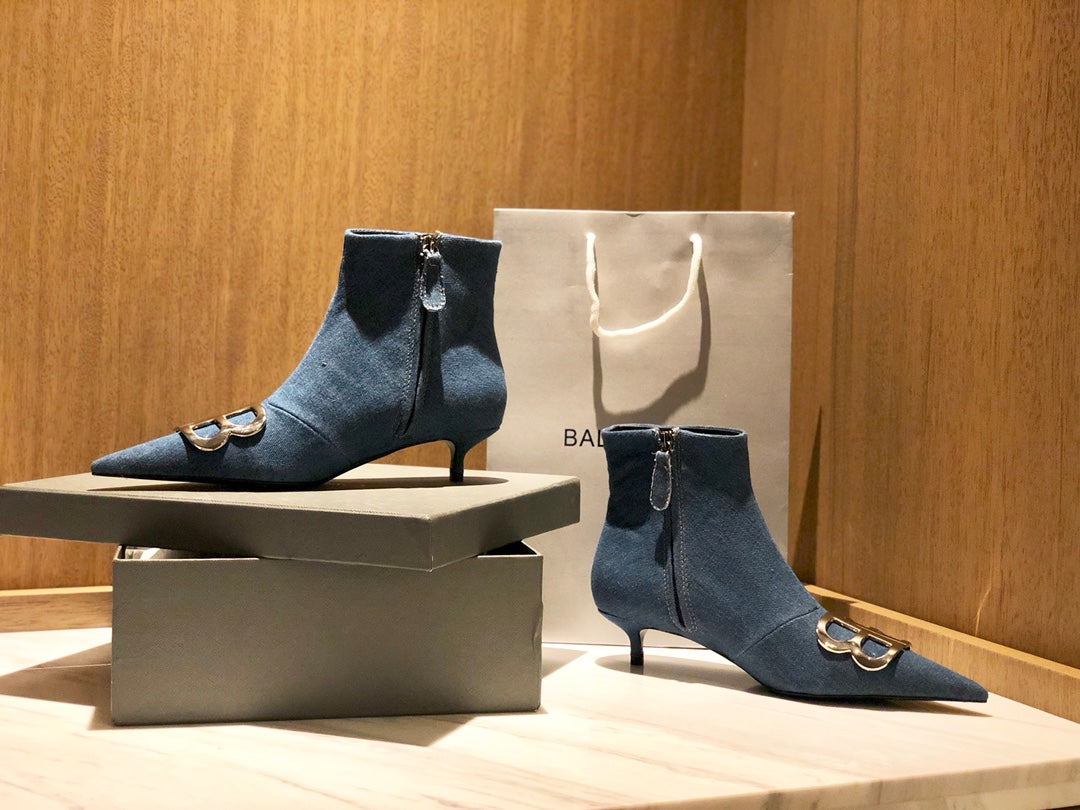 POINTED-TOE KITTEN HEEL 45 MM ANKLE BOOTS IN BLUE DENIM