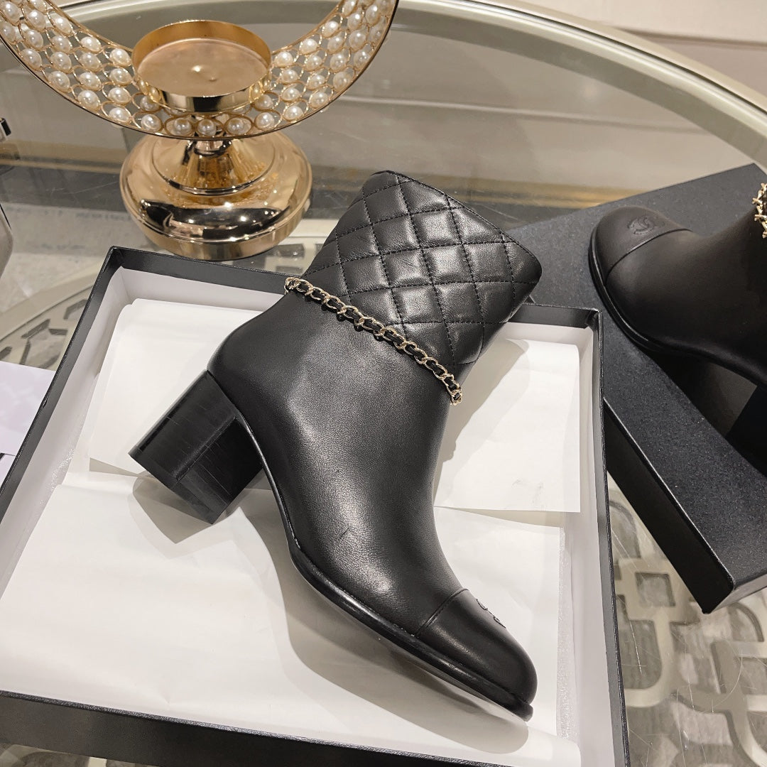 MID-HEEL ANKLE BOOTS IN BLACK CALFSKIN