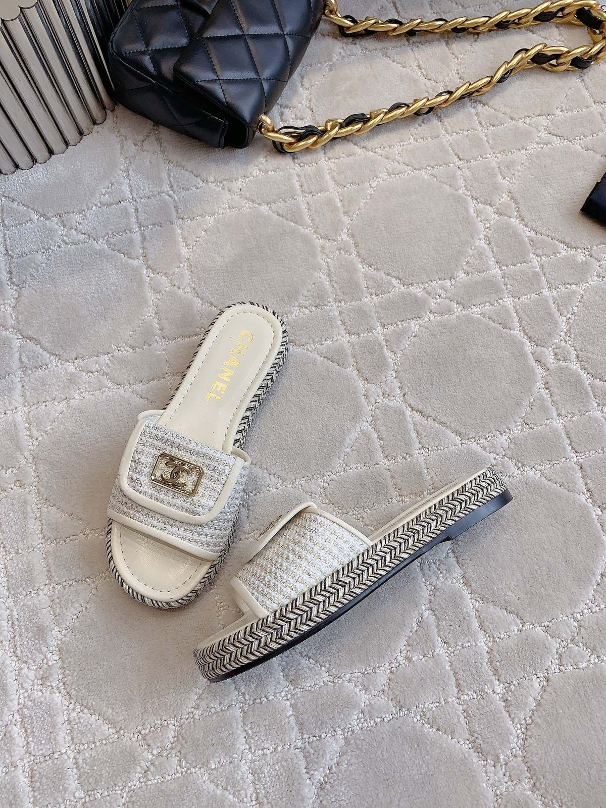 PLATFORM SLIPPERS IN WHITE WOOL AND LAMBSKIN