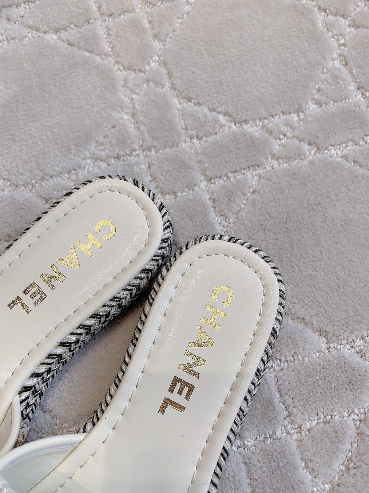 PLATFORM SLIPPERS IN WHITE WOOL AND LAMBSKIN