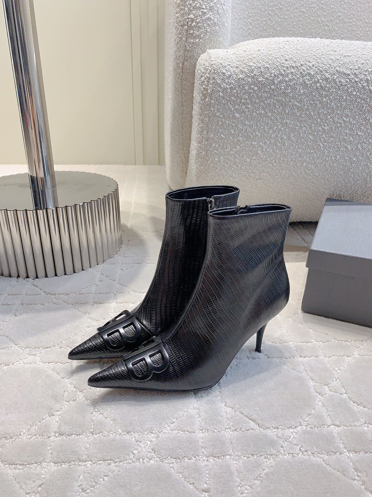 POINTED-TOE HIGH HEEL BOOTS IN BLACK LIZARD EMBOSSED CALFSKIN