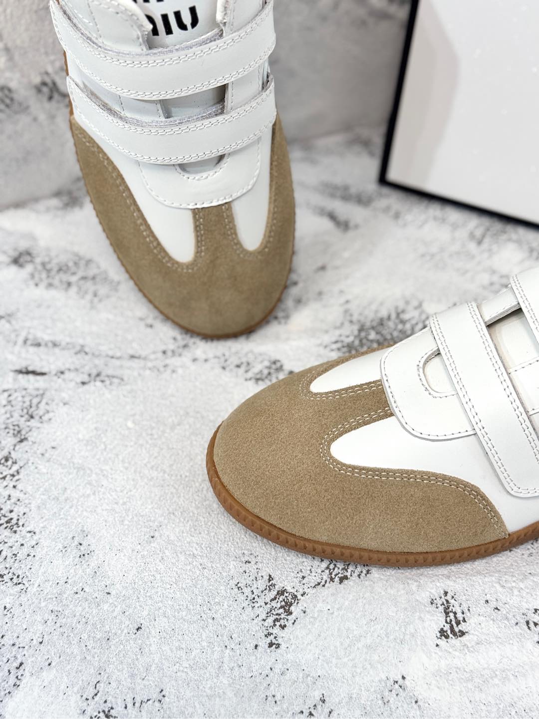 RETRO SNEAKERS WITH RIPTAPE STRAPS IN WHITE LAMBSKIN MIX PEANUT SUEDE
