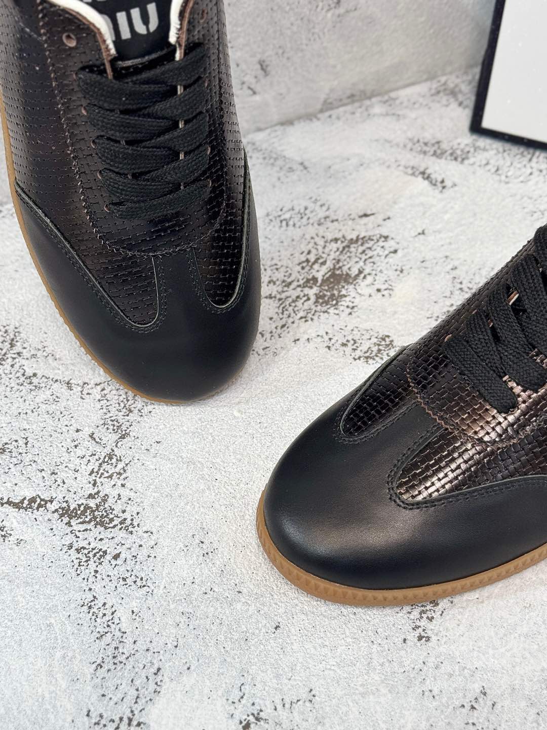 RETRO SNEAKERS IN BLACK LAMBSKIN WITH KNITTED PATTERN