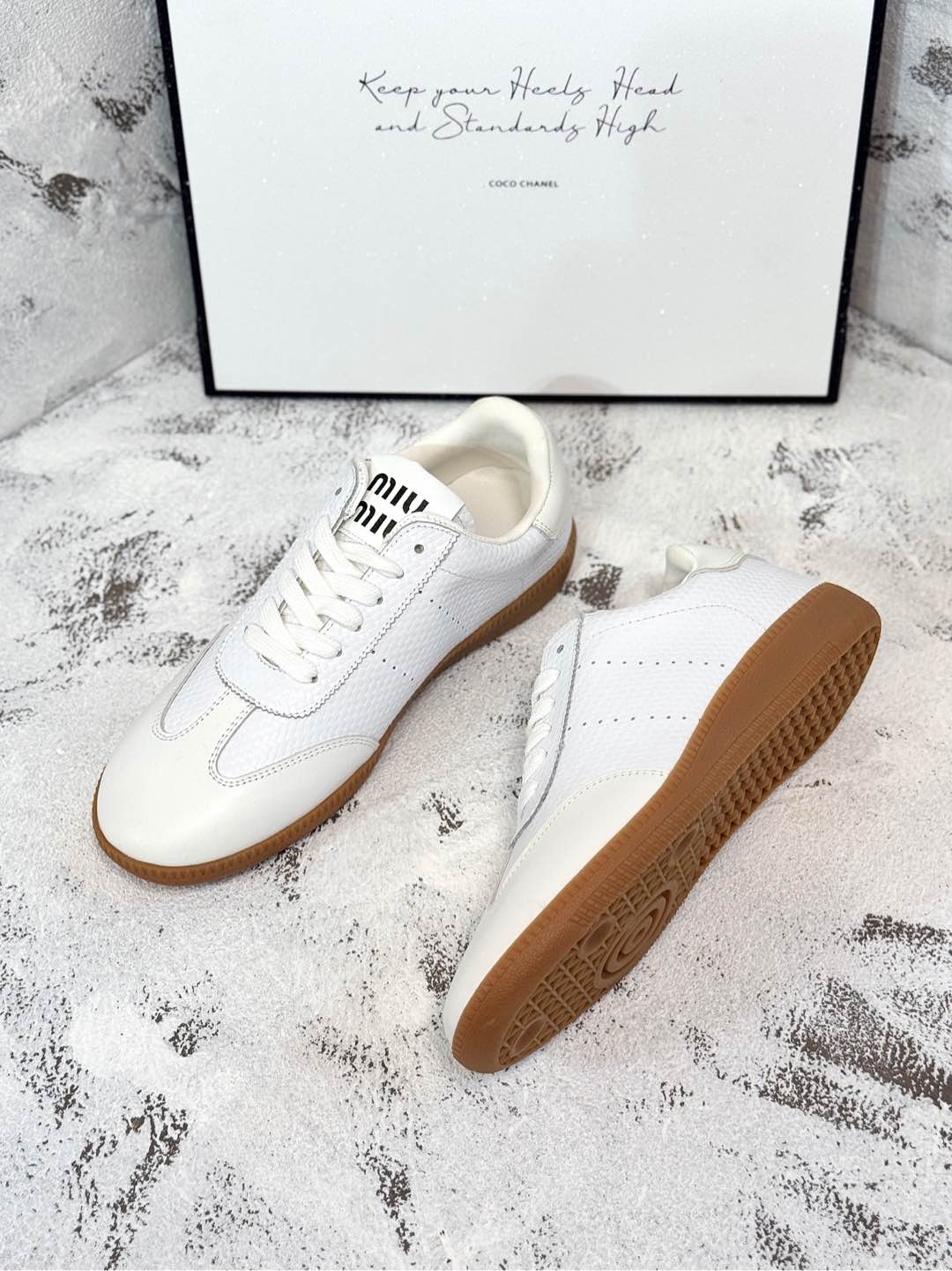 RETRO SNEAKERS IN WHITE LAMBSKIN WITH KNITTED PATTERN