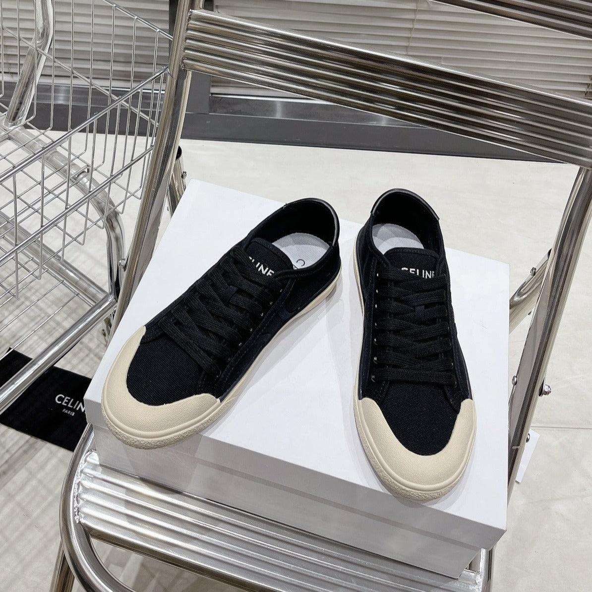 JANE SNEAKERS LOW LACE-UP WITH TRIOMPHE PATCH IN CANVAS AND CALFSKIN BLACK