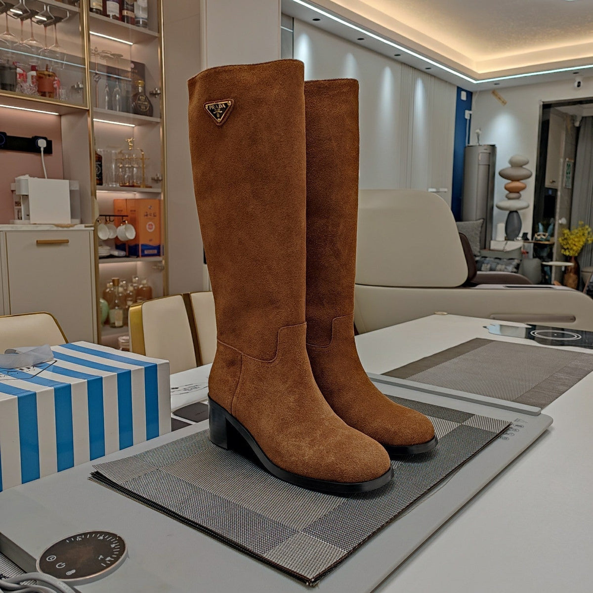 KNEE BOOTS WITH TRIANGLE LOGO IN CAMEL SUEDE