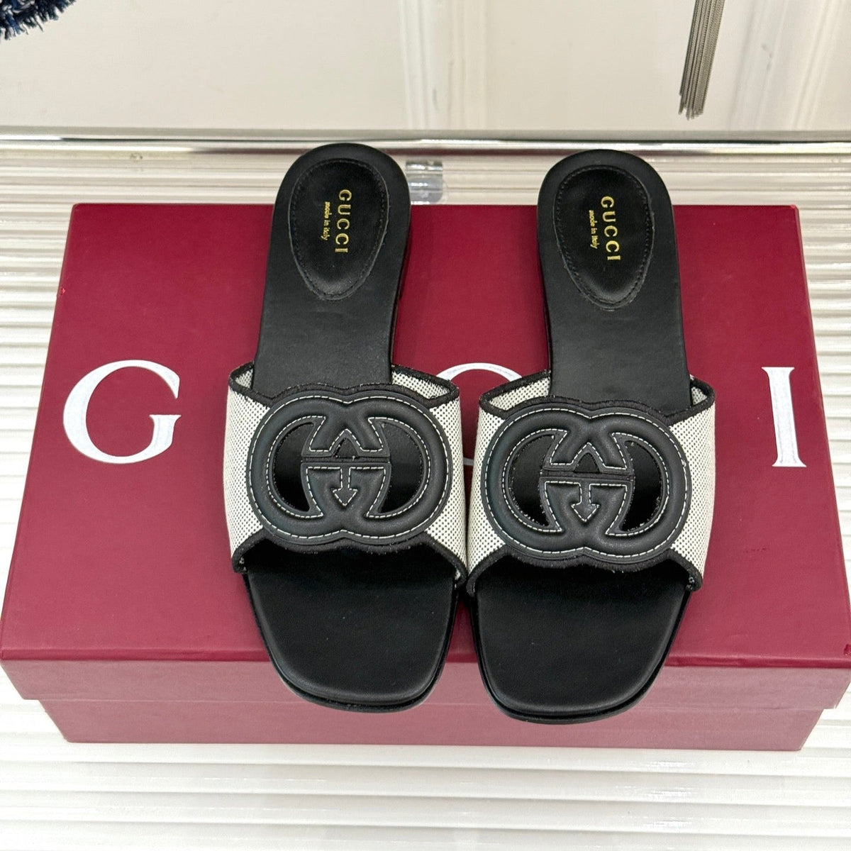SLIDE SANDALS IN BLACK AND WHITE CALFSKIN