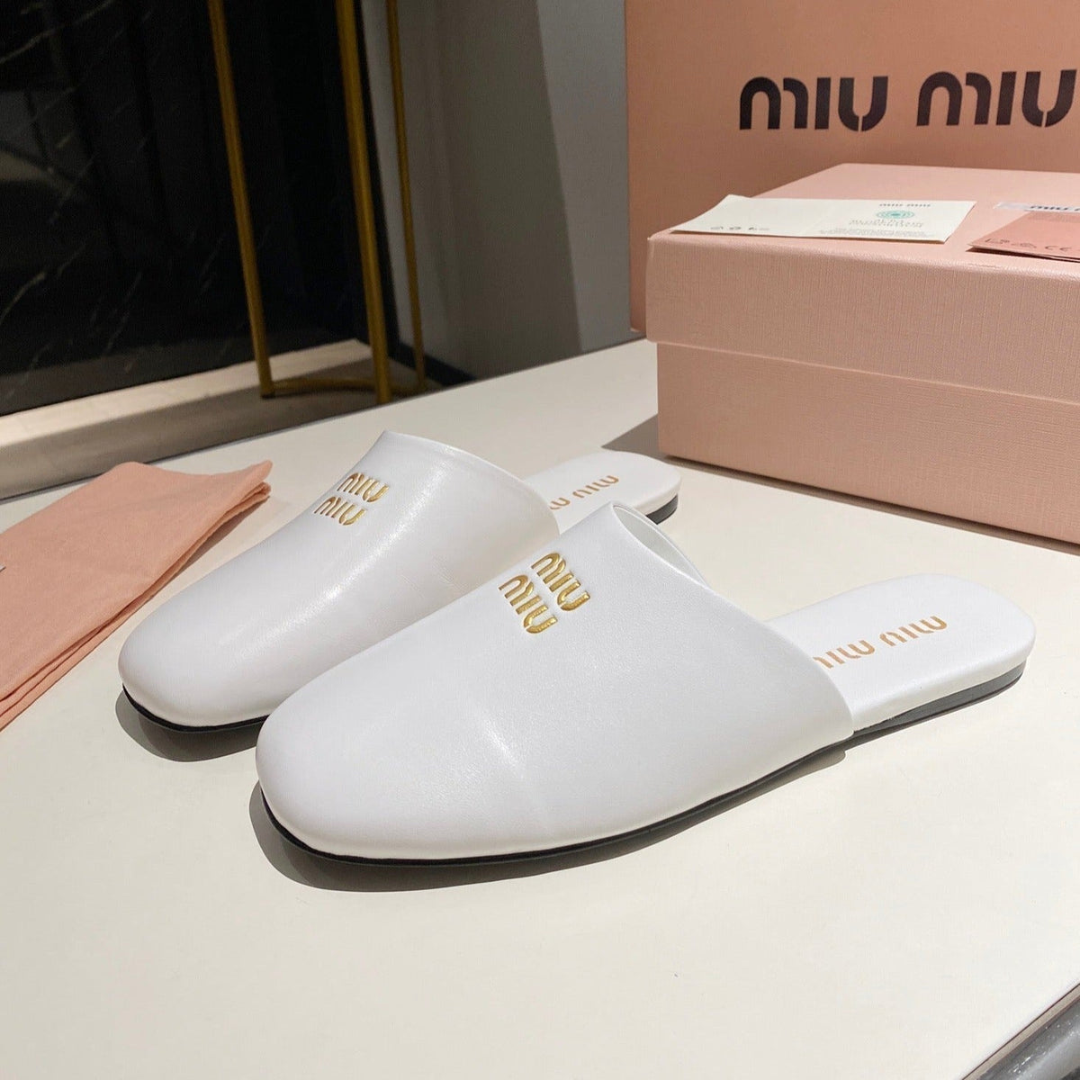 MULES SLIPPERS RETRO WHITE COWHIDE