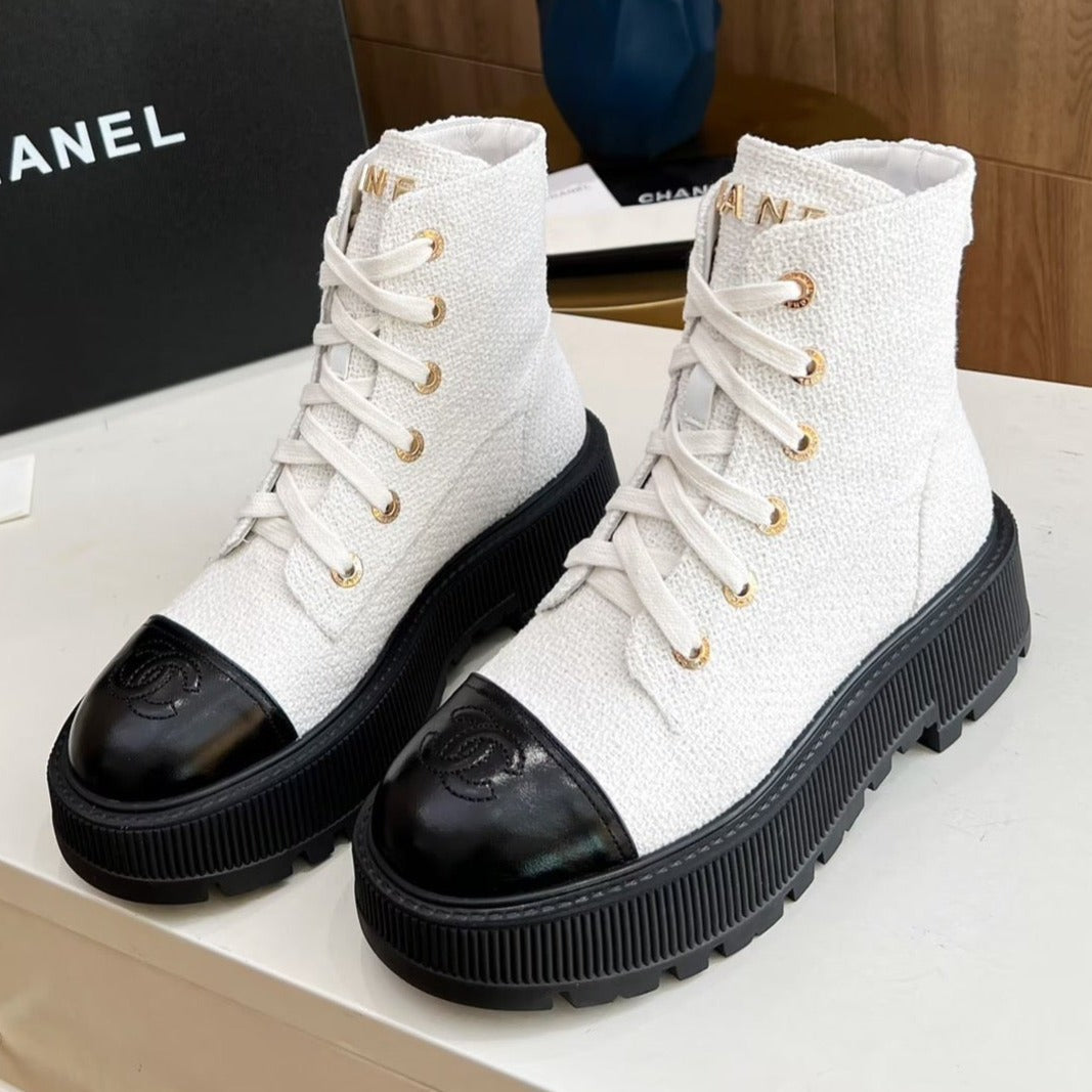 SHORT BOOTS IN WHITE TWEED AND BLACK CALFSKIN