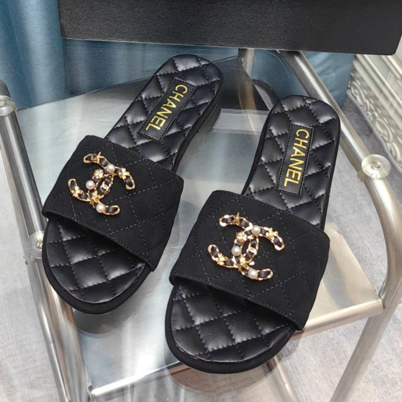 QUILTED SLIPPERS BLACK SUEDE AND SHEEPSKIN