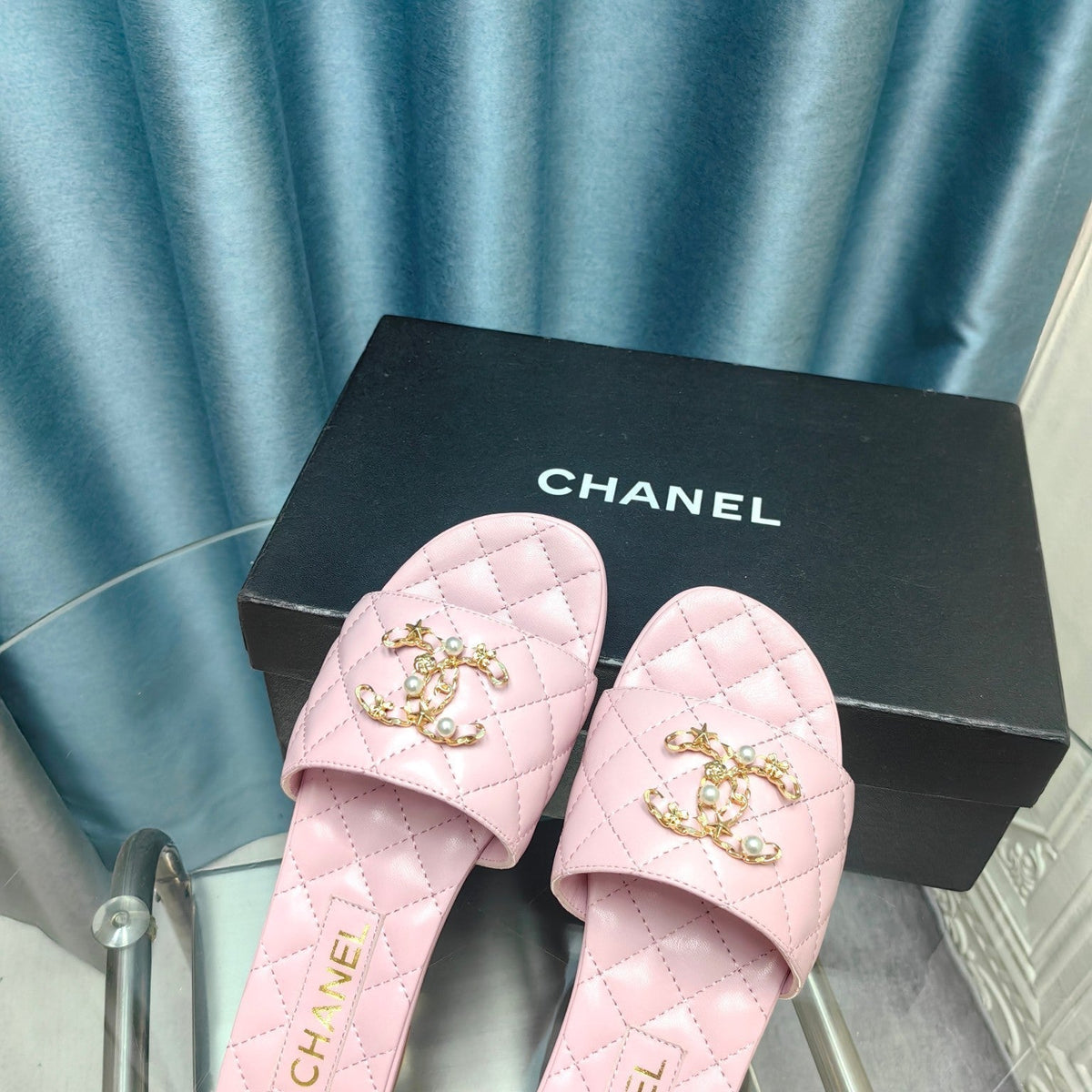 QUILTED SLIPPERS LIGHT PINK SHEEPSKIN