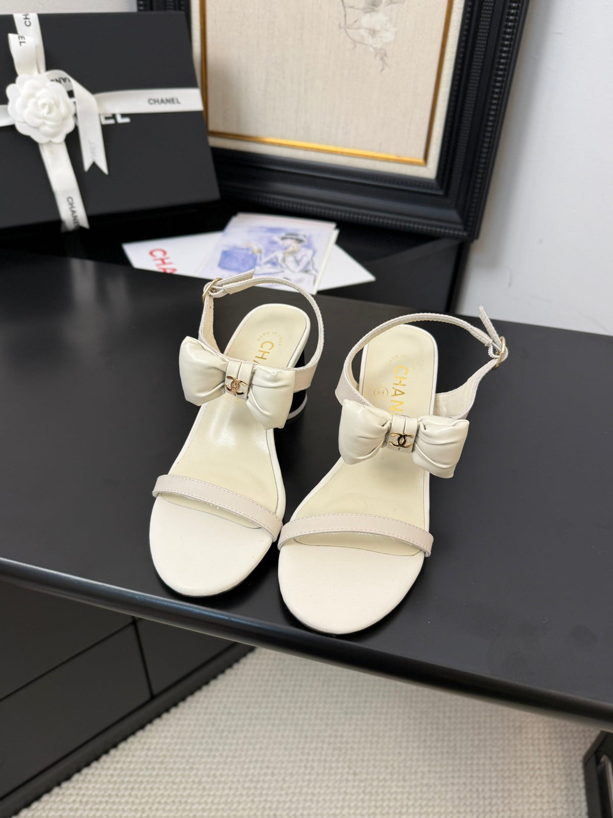 MID HEEL SANDALS IN WHITE CALFSKIN WITH BOW