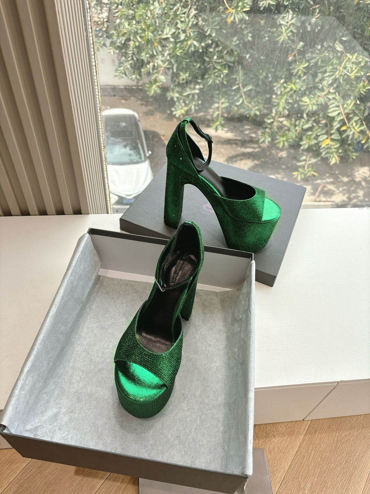 PLATFORM ANKLE STRAP HEELS IN GREEN METALLIC ATTACHED RHINESTONES CALFSKIN