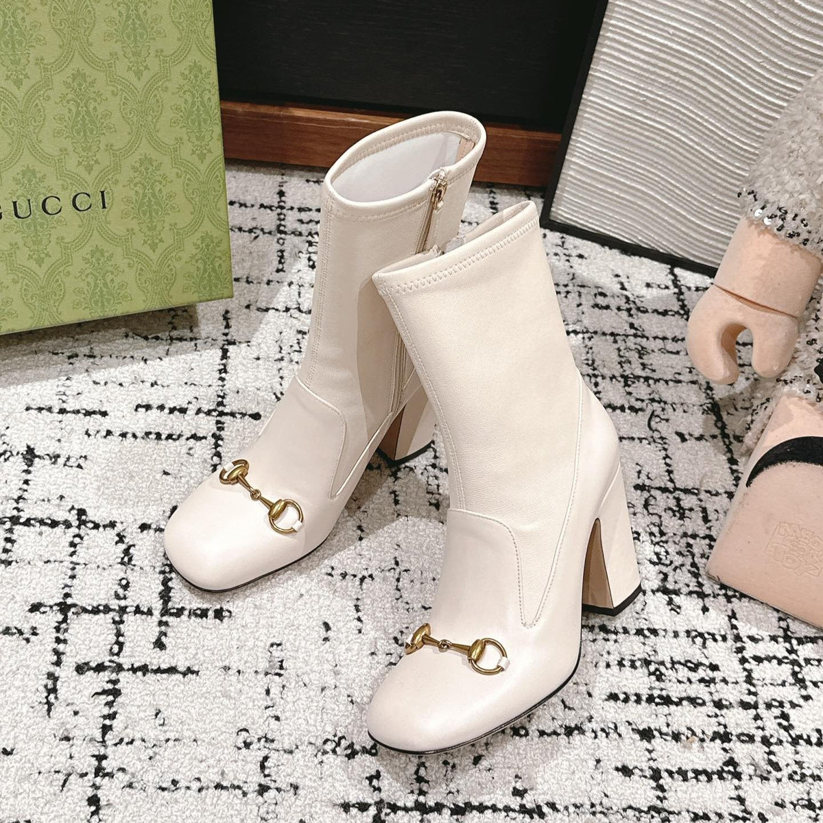 HORSEBIT ANKLE BOOTS 9.5CM IN WHITE SHEEPSKIN