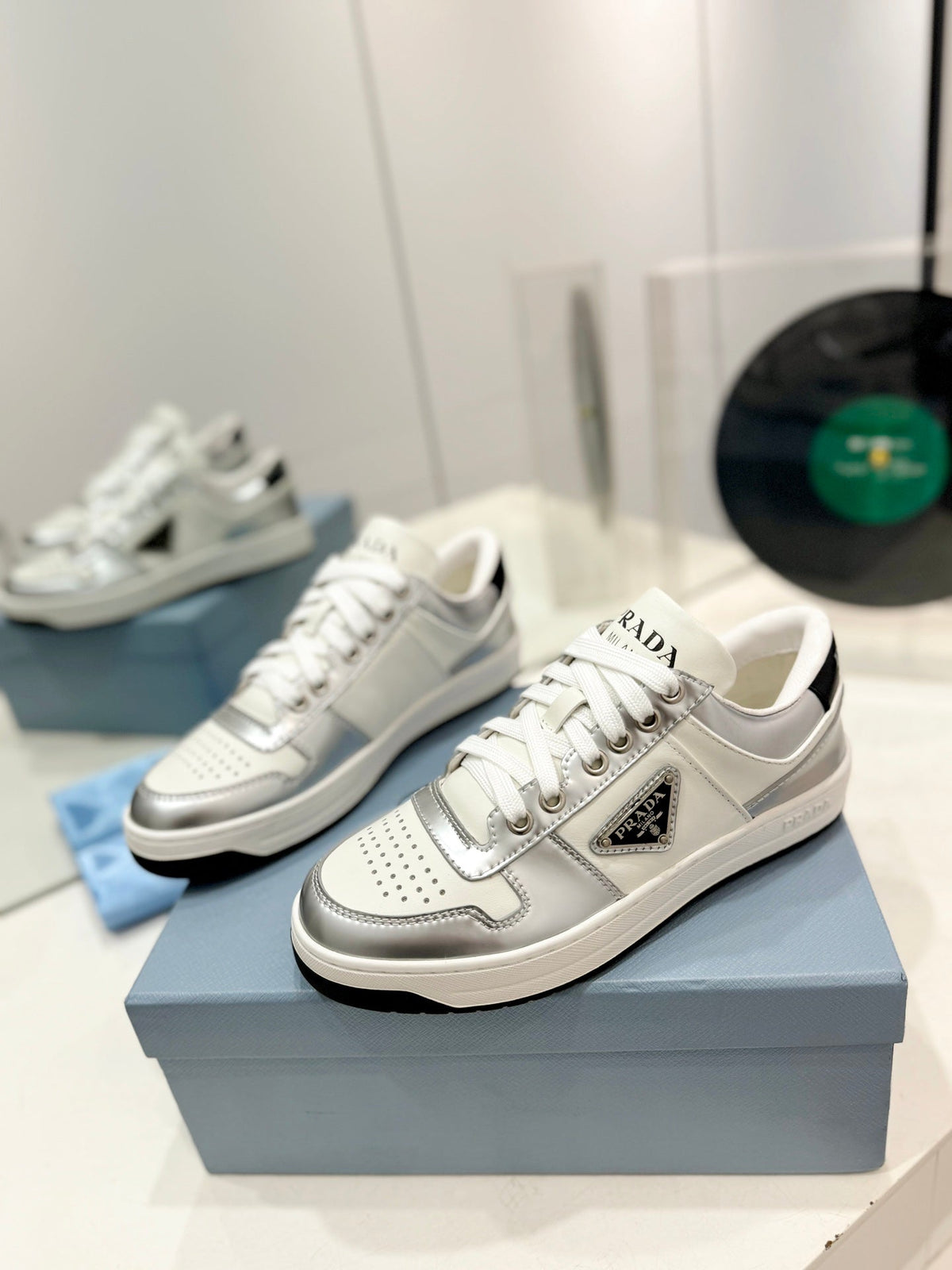PRA DOWNTOWN PERFORATED SNEAKERS WHITE AND SILVER CALFSKIN