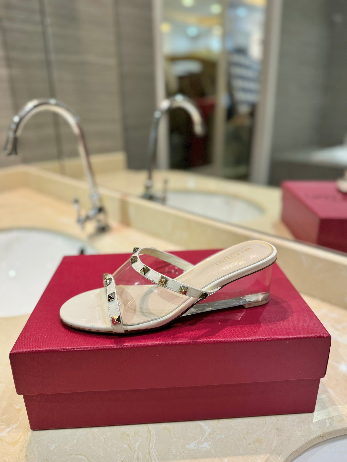 ROCKSTUD MULE SANDALS IN WHITE CALFSKIN AND TRANSPARENT PVC FILM