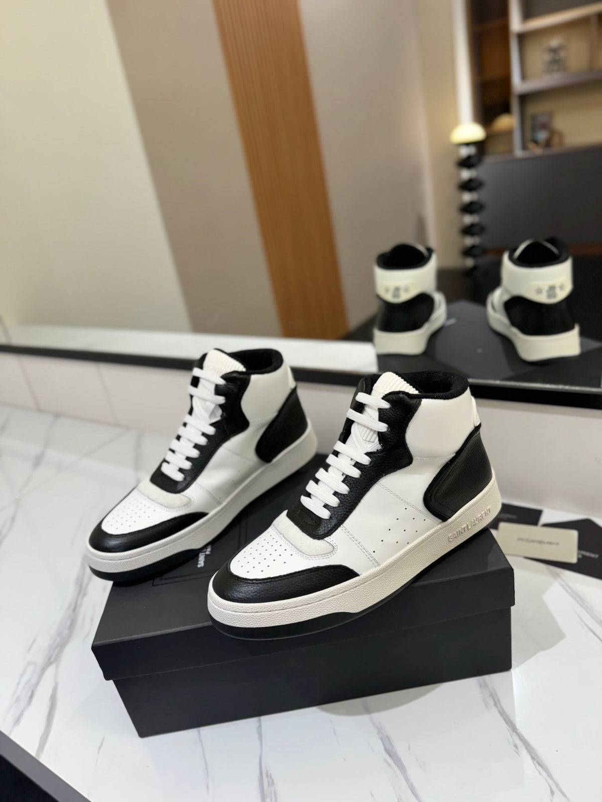 MID-TOP SNEAKERS IN WHITE MIX BLACK PERFORATED LAMBSKIN