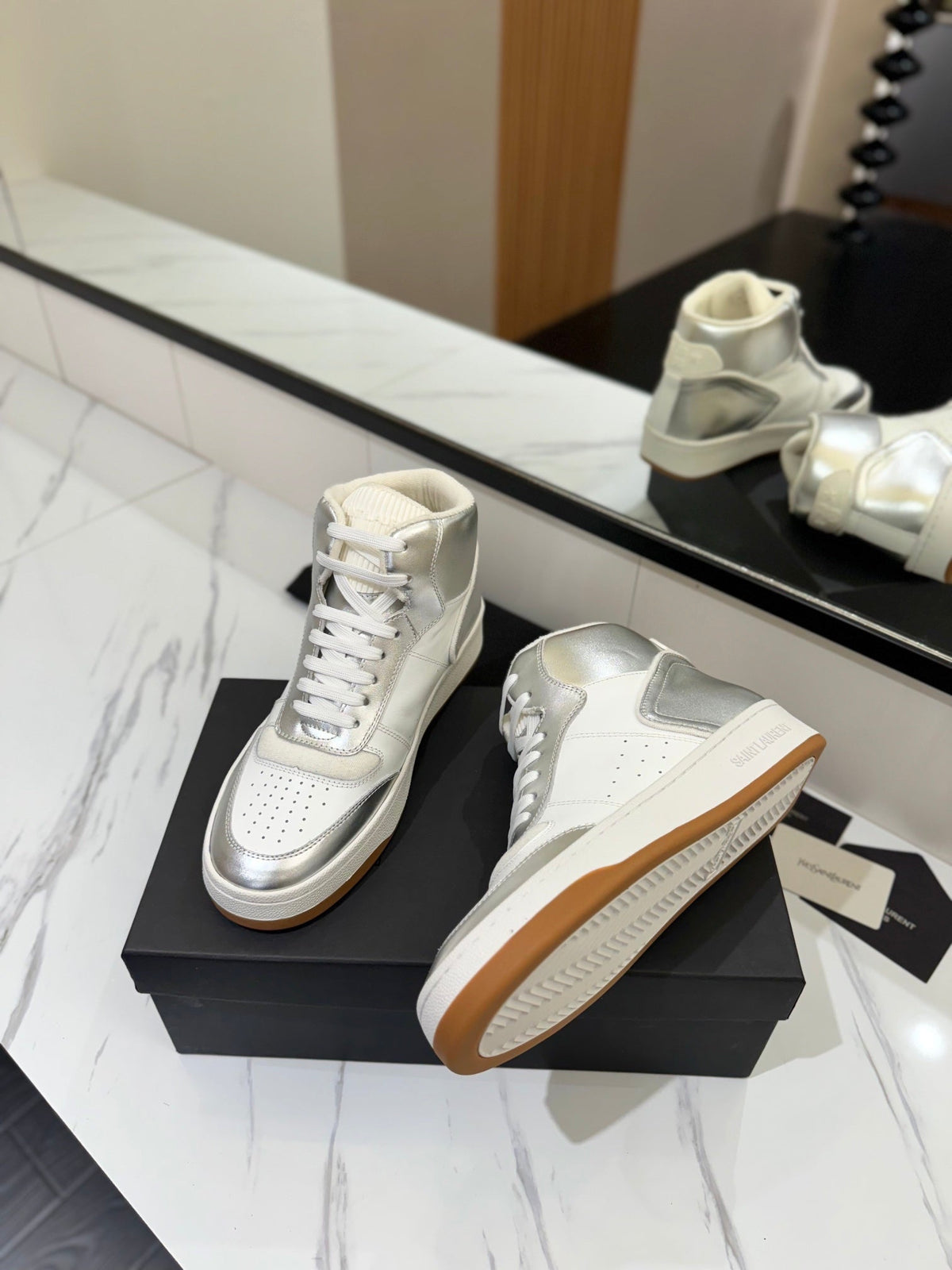 MID-TOP SNEAKERS IN SILVER MIX WHITE LAMBSKIN